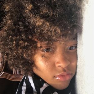 Meet your Posher, Joi